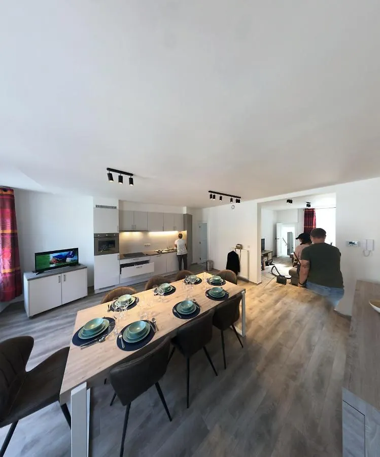 Suite Christina Ostend 0*,